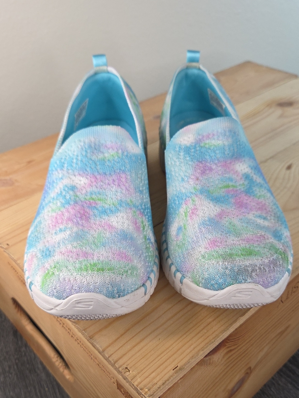 Skechers sz8 GO WALK AIR COOLED GOGA MAT Shoes  Pastel Colors.EUC - Picture 5 of 16